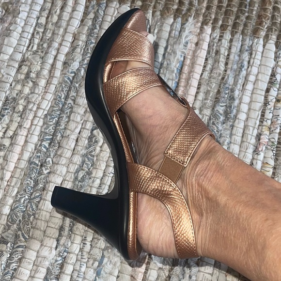 Patrizia Rola Sandal by SpringStep size 38 or a 7.5 - 8 - NWT - Picture 4 of 12